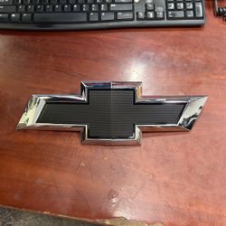 22-23 Chevy Silverado 1500 Chevrolet Silverado 1500 Front Emblem