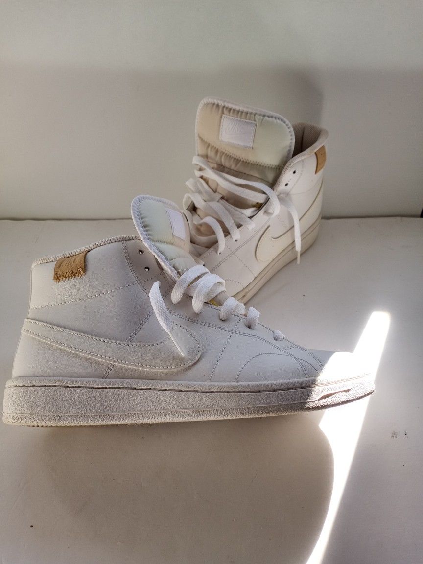 Women's Size 9 Nike Shoes