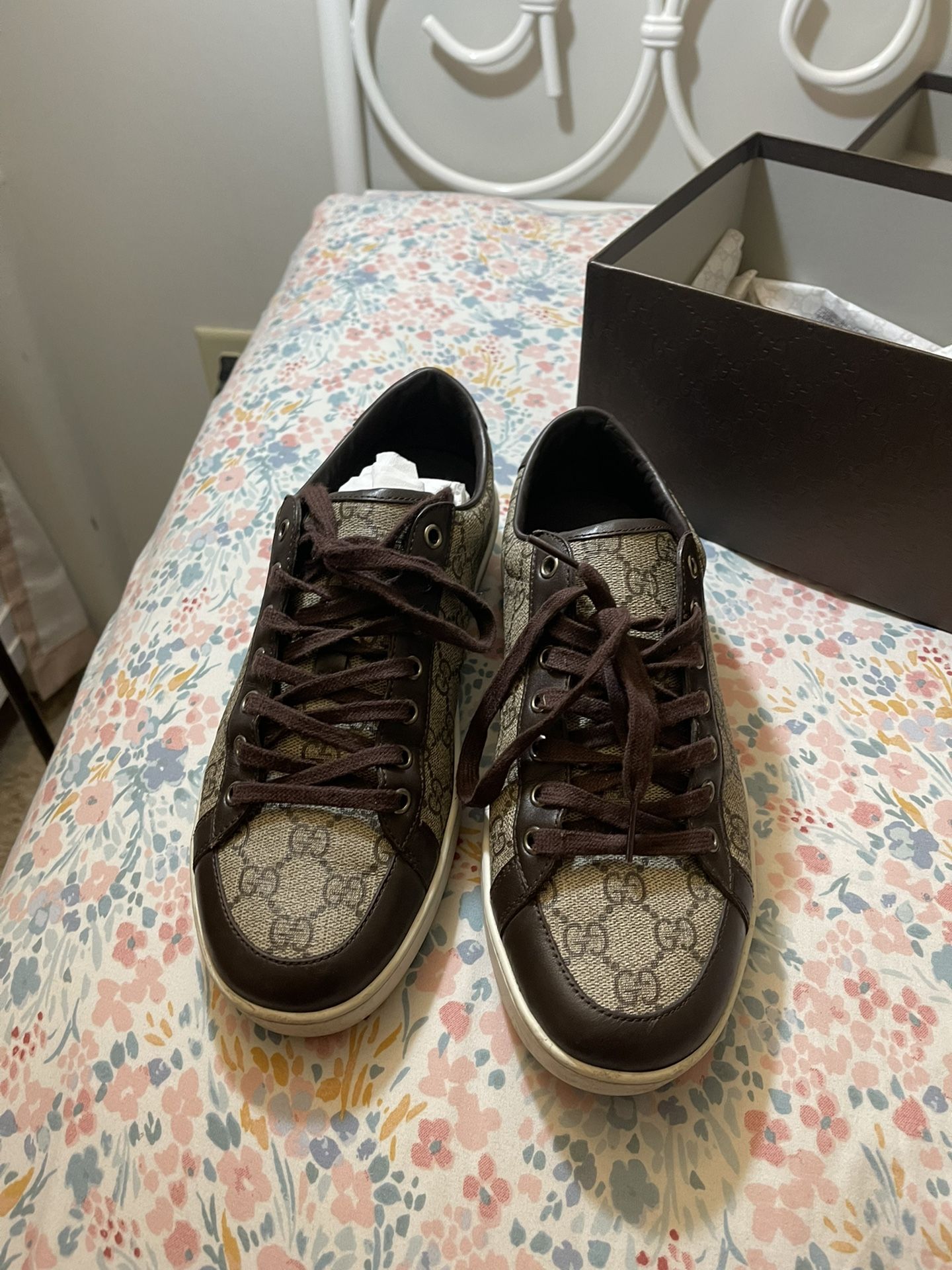 Gucci Sneakers 8G $300