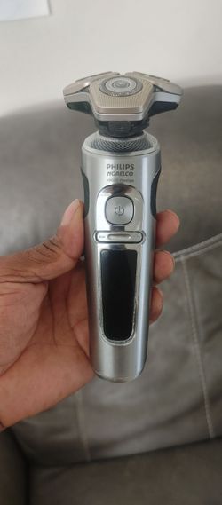 PHILLIPS NORELCO S9000 PRESTIGE ASKING $120
