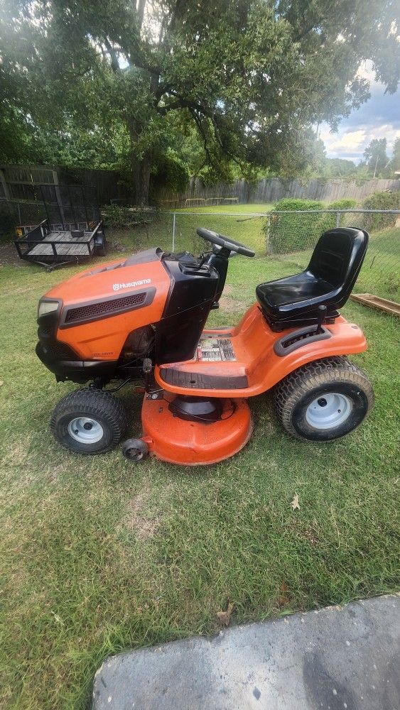 Husqvarna Riding Mower Run&Cut Like New