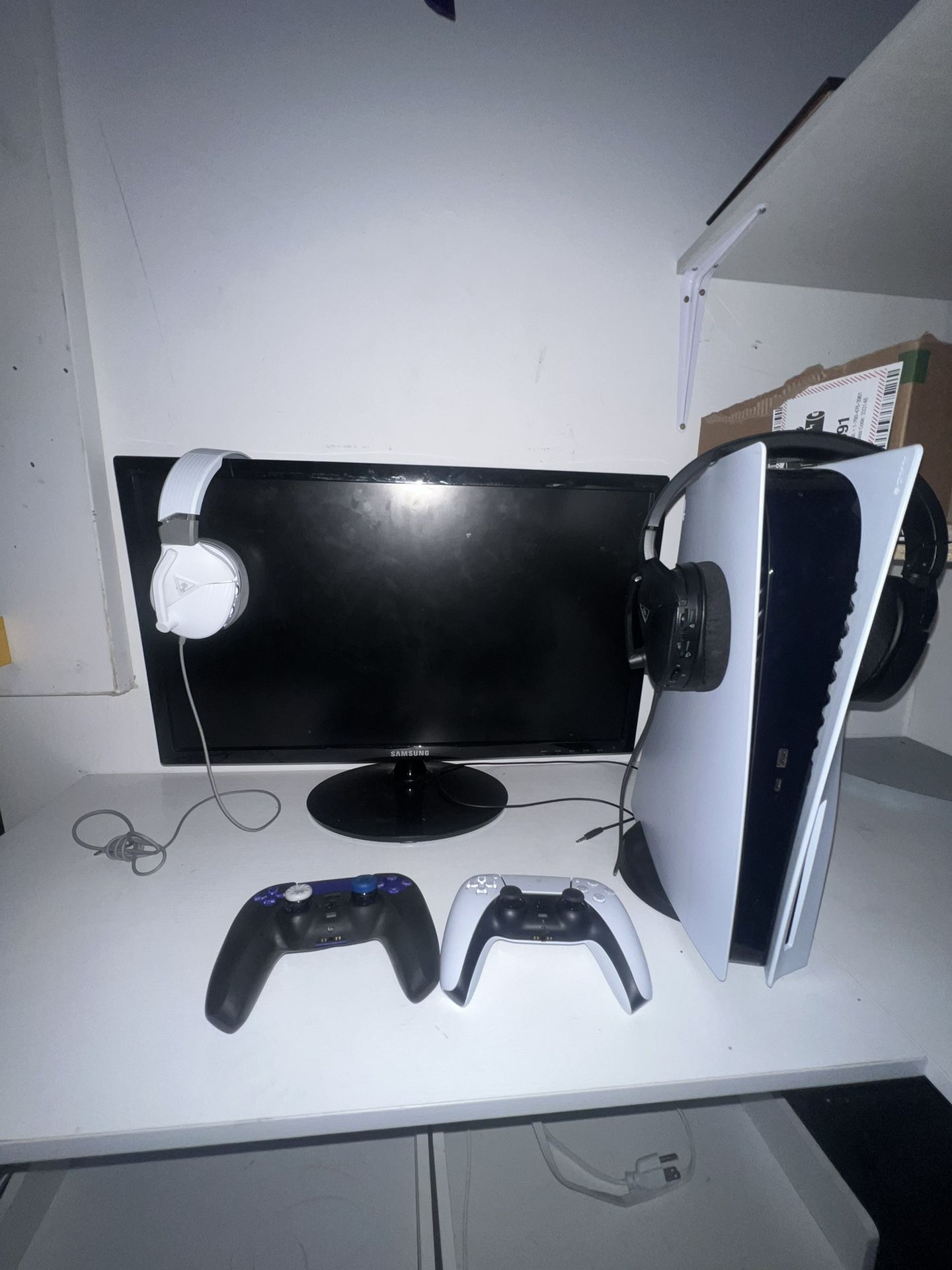 Ps5 + Monitor, Gaming Chair 2 Controllers, 2 Headsets,  L Shaped Desk