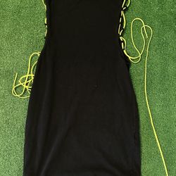 Women’s Black and yellow mini dress with adjustable sides size L
