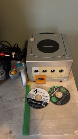 Silver Nintendo GameCube with Luigi’s mansion