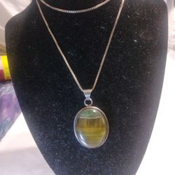 Silver Chain And Pendant Beautiful A Different Colors Use