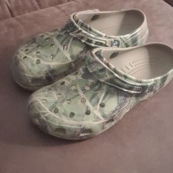 Camouflage Crocs Size 9.5 Men's 