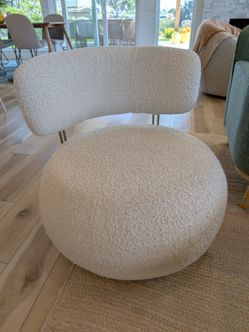 Stylish modern chair -- GREAT condition!! 😲👀