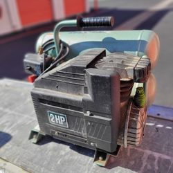 HITACHI 2-HP 4 gallon Contractor twin stack air compressor

