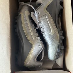 Women’s Nike Lacrosse Size 8-new-Price Reduced 