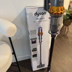 Dyson V15 Detect Extra Cordless Vacuum With 10 Accessories 