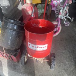 Cyclone Spreader Vintage