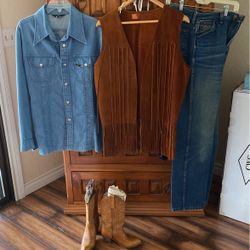 Girls Or Ladies New Lee Jacket Size 9/10 New Leather Vest Size L Boots Used Size 7 Jeans Size 10