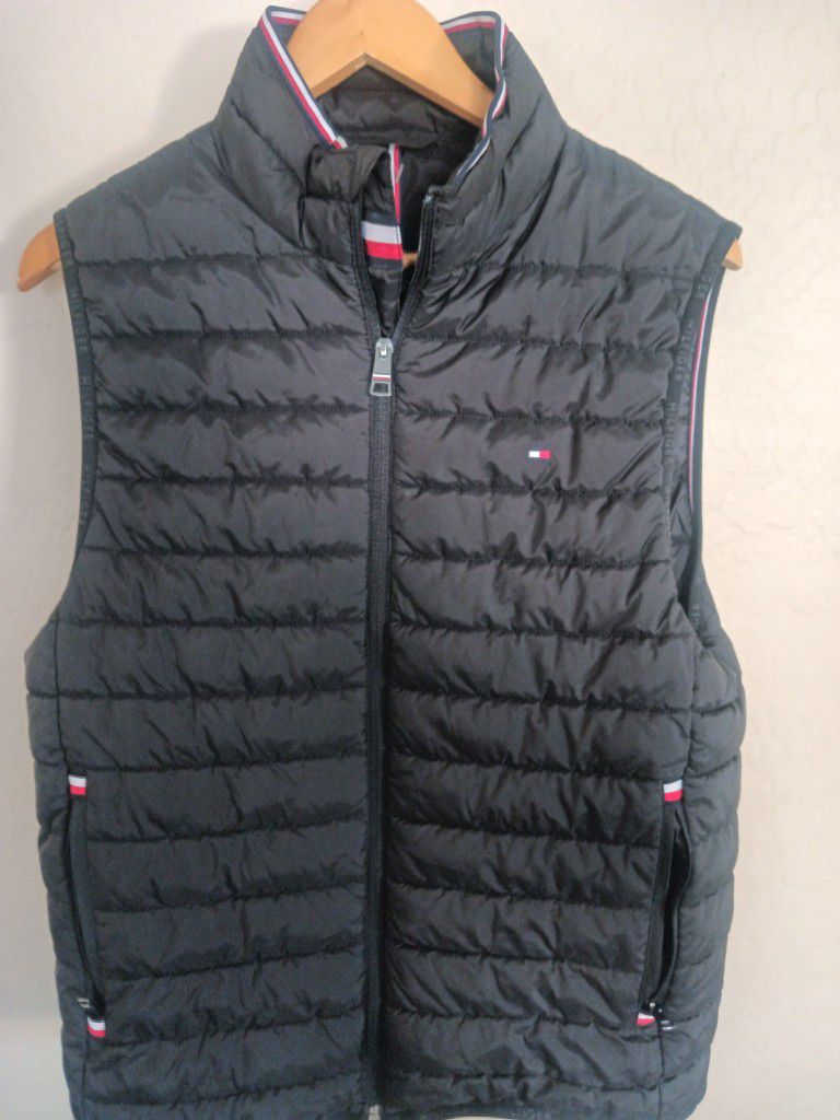 Tommy Hilfiger Puffy Vest. Size Small