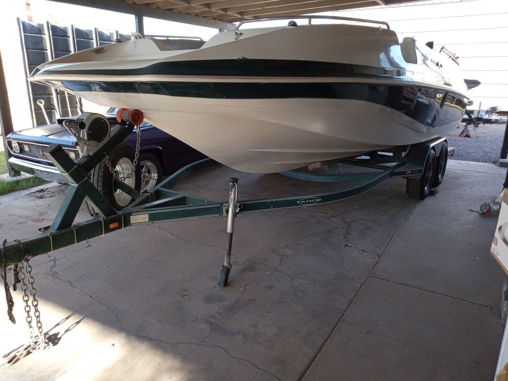 2001 Tracker Tahoe 220