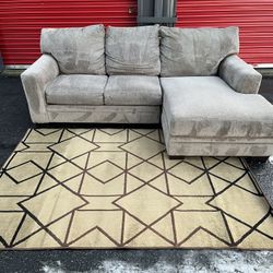 Sectional Couch!! Delivery Available 🚚!! Dimensions: 98”Length x 35” Height x 41” Depth ( 64” Depth Chaise)