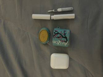 Air Pods Barely Wore In Great Condition With A Case And A AirPod Cleaner