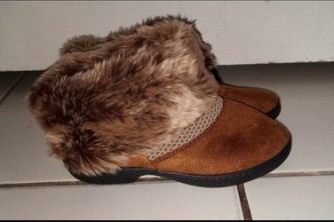 Isotoner brown winter boots with fur ladies size 6.5 to 7  $10 FIRM