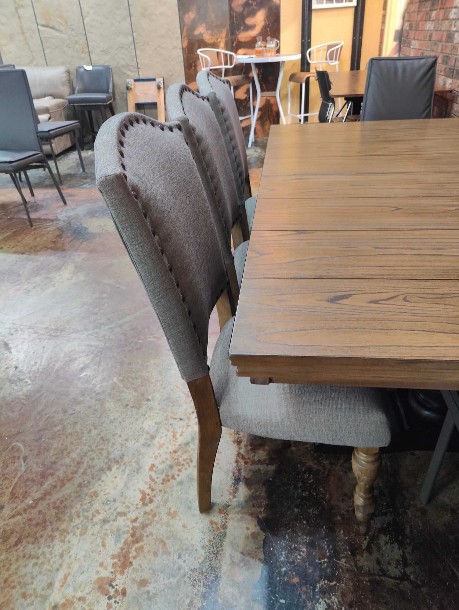 Ashley Johnelle dining table w/ leaf and 6 chairs set ( FREE DELIVERY