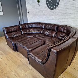 Like New Chateaux D'ax Authentic Leather Dark Brown 7 Piece Modular Sectional. Free Delivery!!!