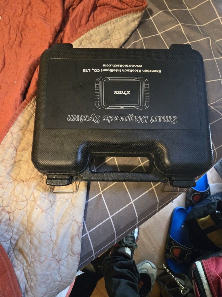 Xtool D8s Diagnostic Scanning Tablet Touchscreen.