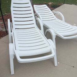 Lounge Chairs 