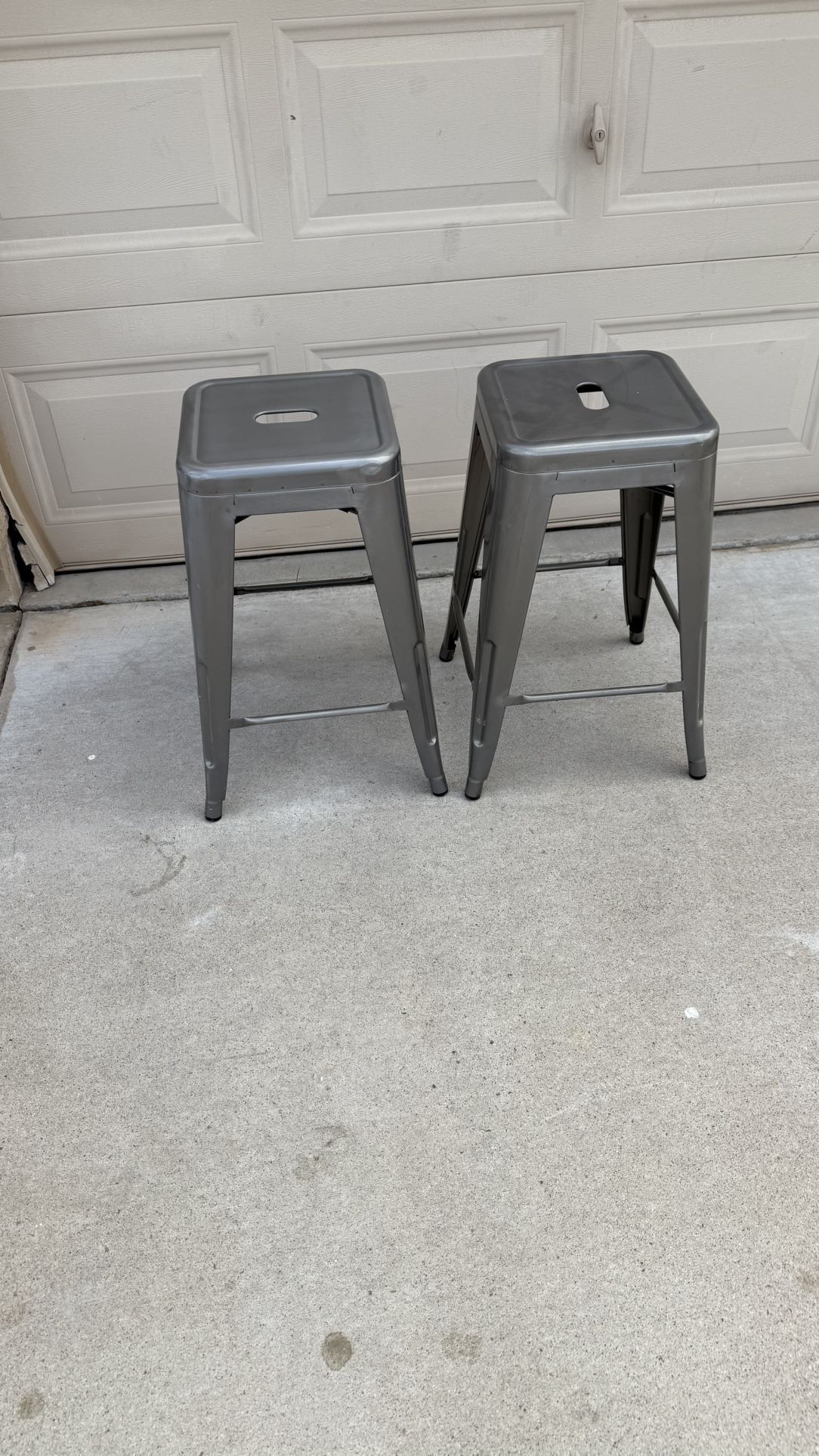 4 Bar Stools 