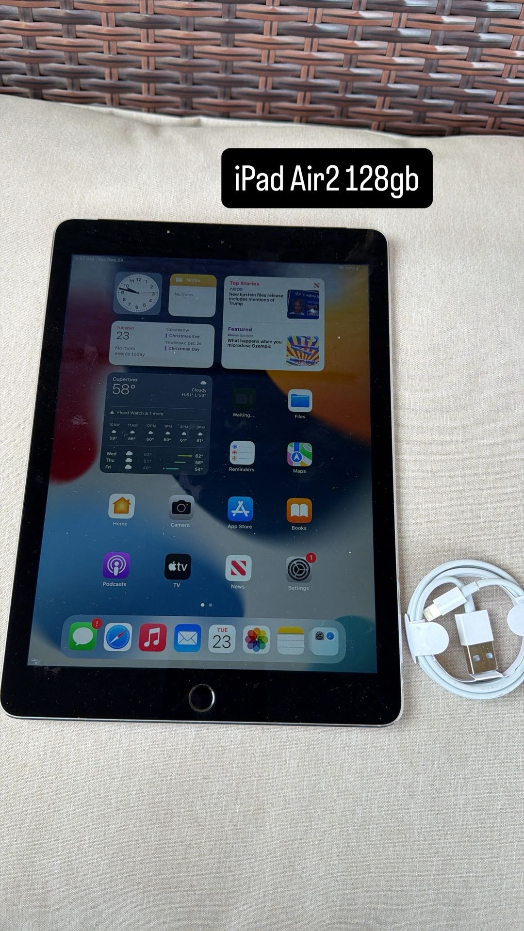 iPad Air 2 128gb. Like New And Unlocked!