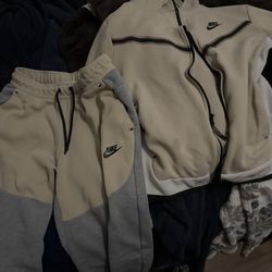 Cream Nike Tech Set Size S