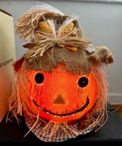 Halloween decoration pumpkin fiber optic scarecrow figure statue In excellent condition