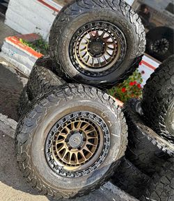 Rines Nuevos 17*9 para Toyota Tacom Chevy Silverado Com llantas 285/80/17 Bfgoodich Ko2 con 80%