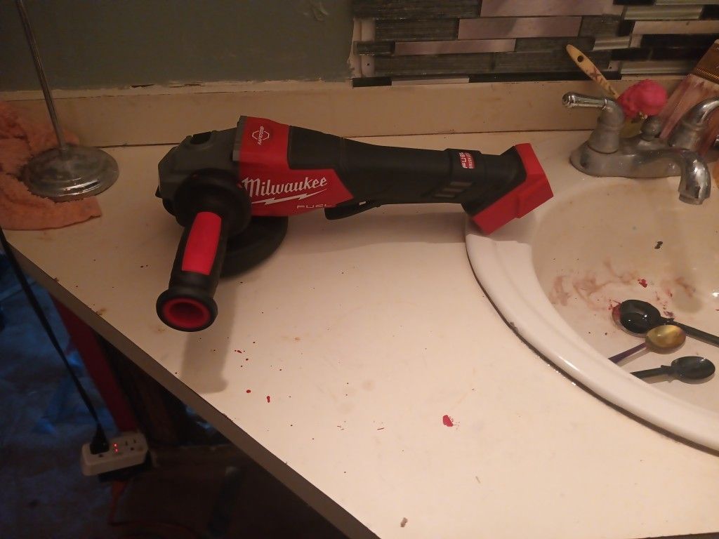 Milwaukee Grinder