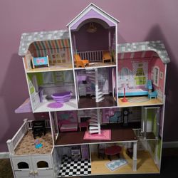Grand Estate Dollhouse