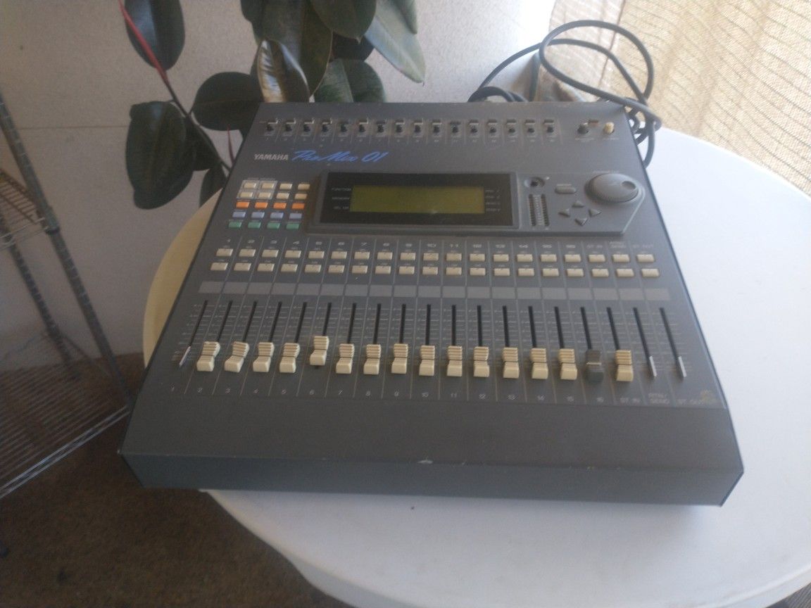 Yamaha 16 Chanel Promix-01 Digital Recording Mixer  Couple Nobs Missing but replaceable  Everything Works. Local Only
