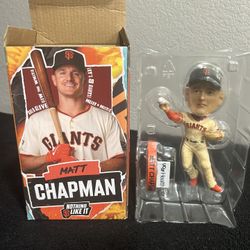 Giant Bobble Head And Steph Curry Bobble Head