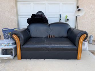 Loveseat/Couch NOT FREE MAKE ME AN OFFER :)