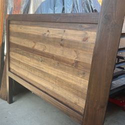Una Base De Cama Para Su Recámara, King Size, Muy Buenas Condiciones Pura Madera, Bien Tratad Hita En 100 La Base