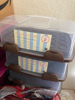 Home baked cupcake carrier