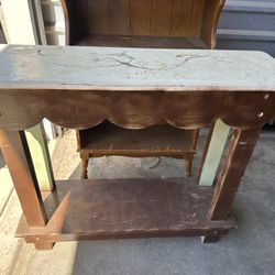 Very Usable Table Top And Bottom Shelves.