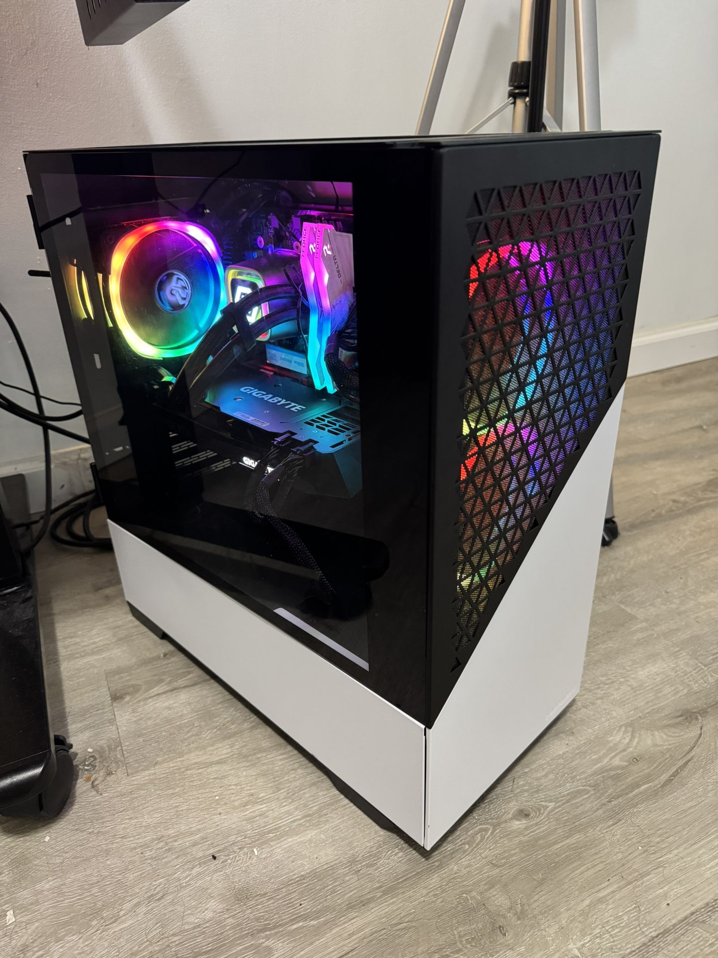 Custom Gaming PC Ryzen 5 7600X | RTX 3070 | 32GB DDR5 6000Mhz | 512Gb SSD