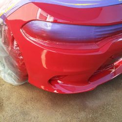 Hacemos trabajos de pintura de carros Reparamos bumpers,Hacemos camionetas industriales y Bed liner