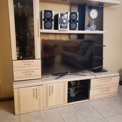 Elegant Wood And Glass Stand TV And Shelves 