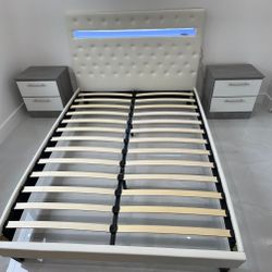 QUEEN BED WITH NIGHTSTANDS  _ CAMA QUEEN CON MESAS DE NOCHE 