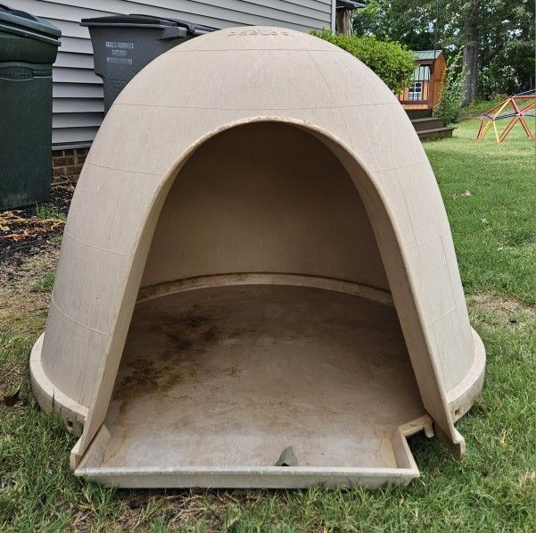 Igloo Dog House