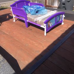 Canopy Bed With Mattress 