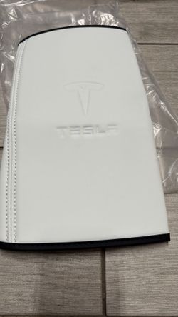 White Tesla arm rest cover