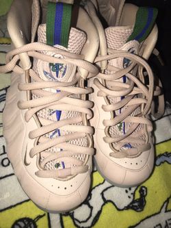 Woman’s Nike air foamposite one