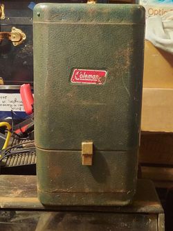 Vintage coleman model 220h lantern in case.