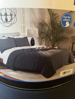 New with tags King size comforter