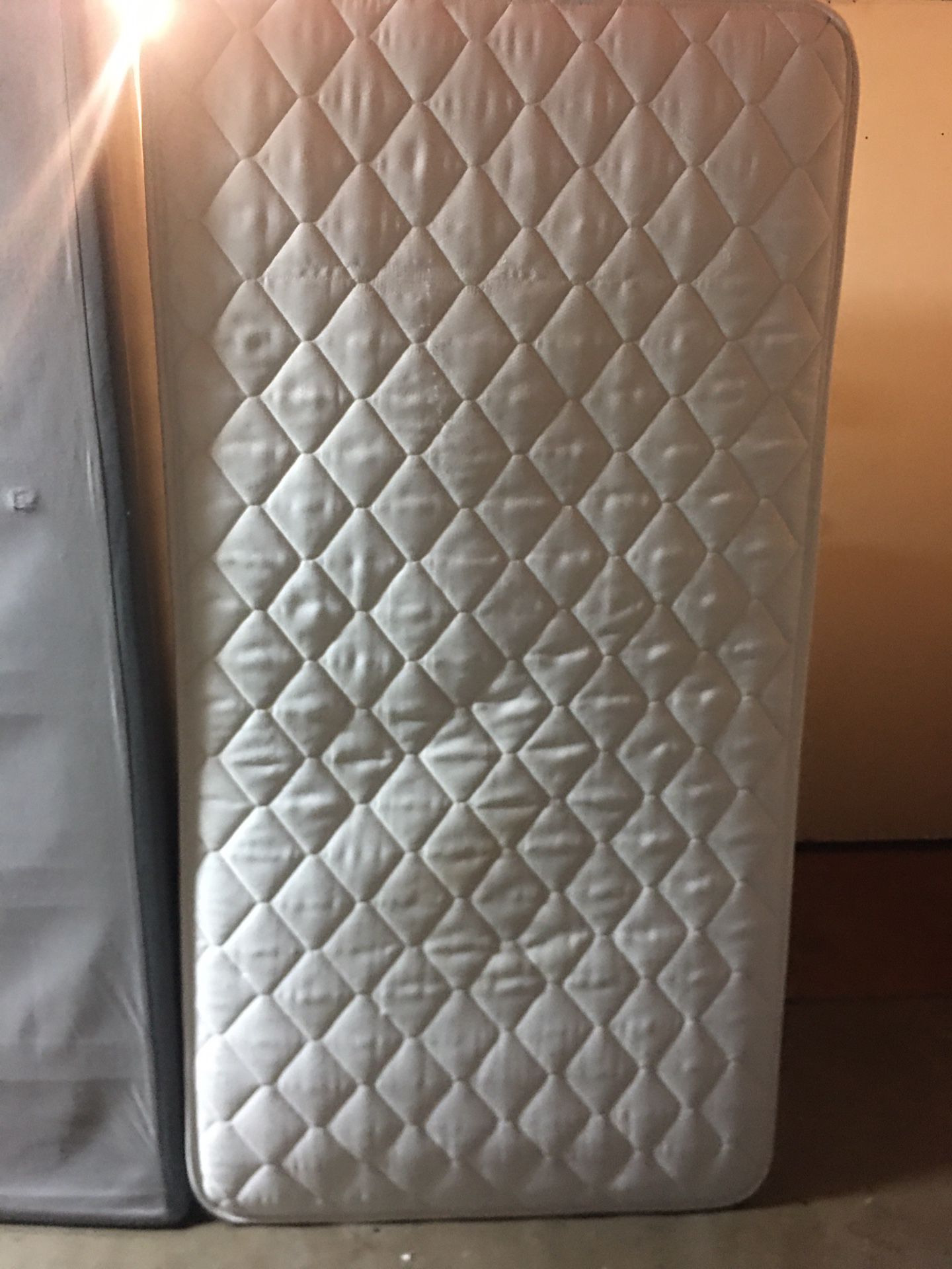 Twin mattress and box spring