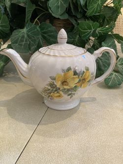 Vintage Ellgreave Floral Teapot: English Porcelain with Gold Trim